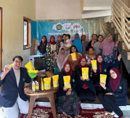 Read more about the article Dosen PSPPA Dorong Peningkatan Nilai Jual Produk Olahan Jeruk Lemon bagi Masyarakat Desa Bocek, Kec. Karangploso, Kab. Malang