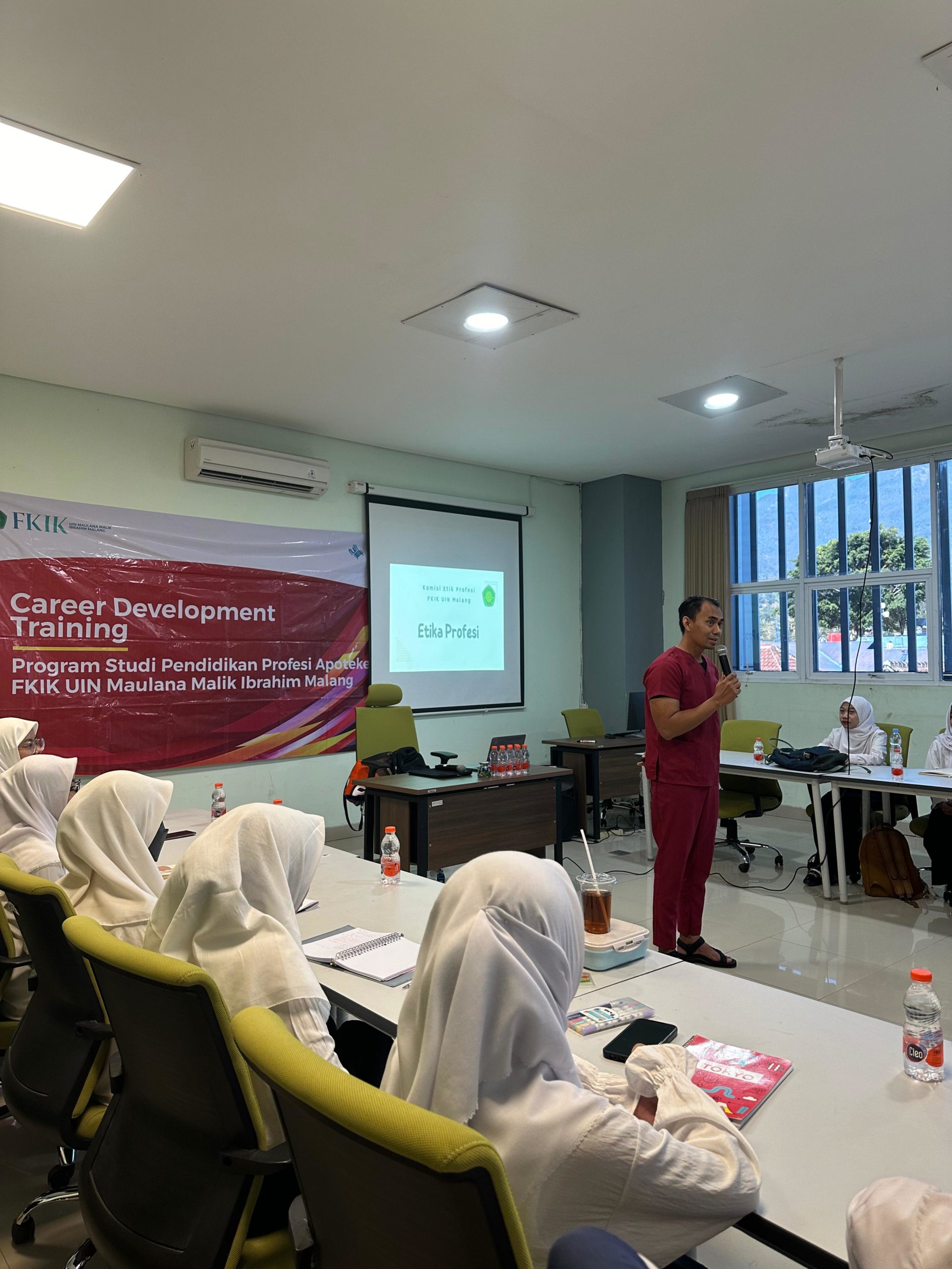 Read more about the article Career Development Training : Menjadi Apoteker yang Profesional dan Ber-Etika